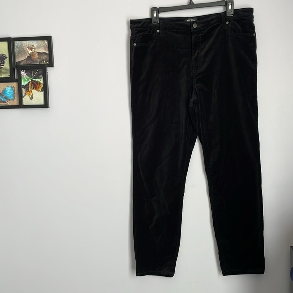 Well Worn Black Velvet Straight Leg High Rise Pants size 14/34